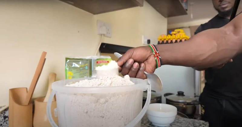 Omena 6000 powder mixture in a bucket showing the blended grains and ingredients